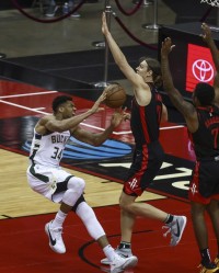  勒沃库森中场核心伤愈复出，助球队终结连败颓势