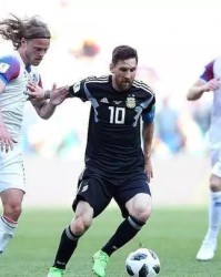  拜仁防线集体低迷遭升班马羞辱  