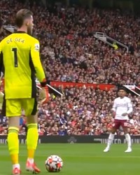  梅斯德比战万人空巷激情四射  