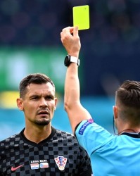  曼城旧将斯特林对蓝月亮双响，  