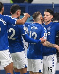  切尔西新帅首秀失利，布莱顿爆冷登顶积分榜  