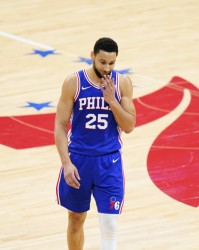  恩比德蝉联周最佳，76人豪取十连胜  