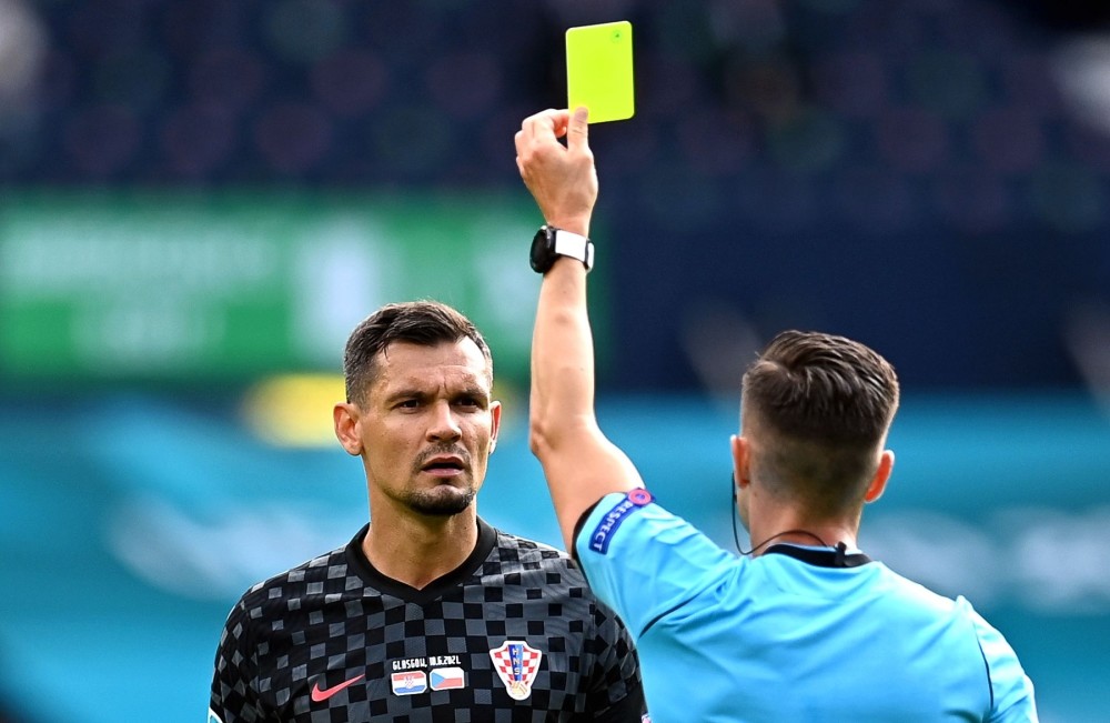  曼城旧将斯特林对蓝月亮双响，  