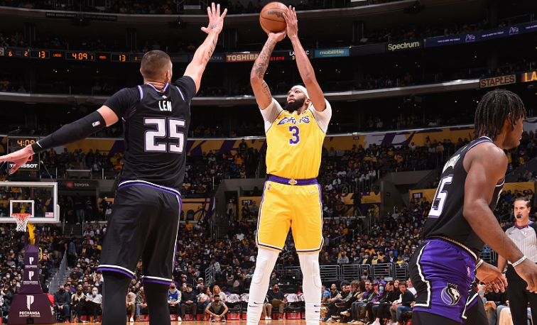  福克斯准绝杀跳投命中，国王加时力克独行侠保留悬念